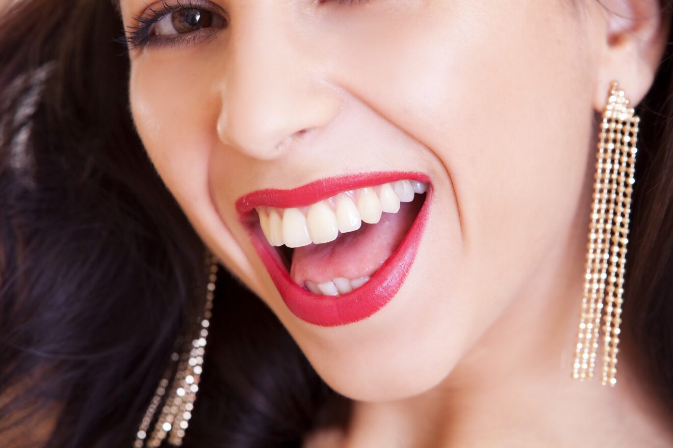 Denti bianchi: come ottenerli naturalmente