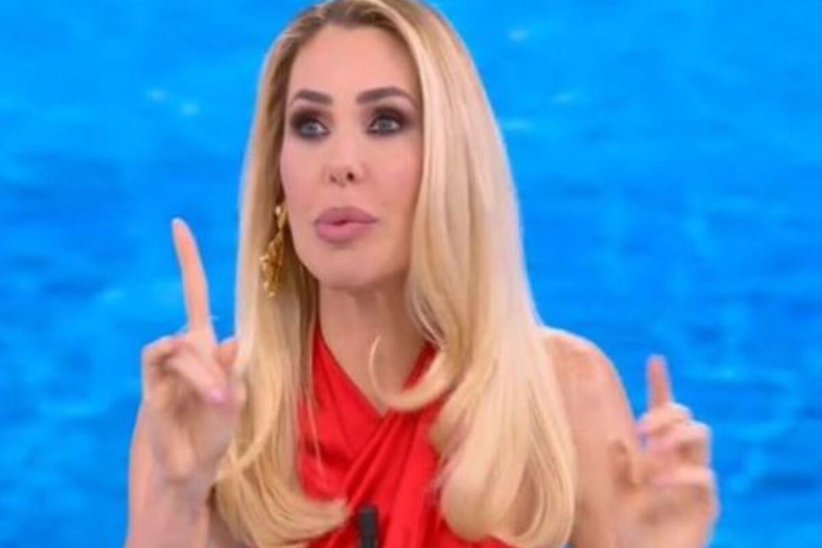 Cachet Ilary Blasi Isola Dei Famosi 2022