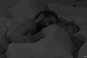 gf vip alex soleil a letto