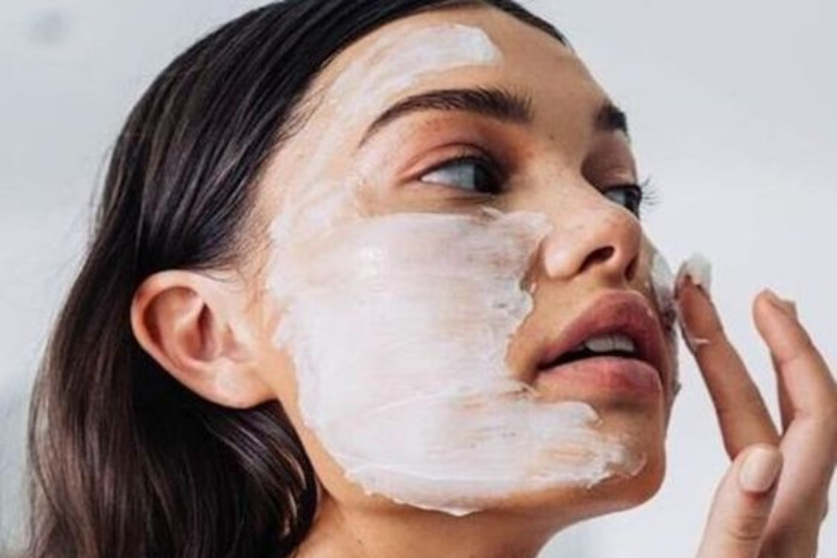 Come applicare correttamente la maschera viso: prima o dopo la doccia?