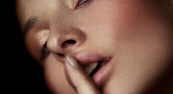 Consigli e segreti per una pelle favolosa: la routine di bellezza di Adriana Lima