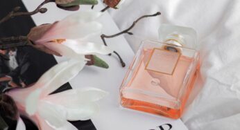 Anya Taylor-Joy condivide la sua routine di bellezza: i consigli per la cura della pelle dal volto di Dior