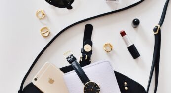 Suki Waterhouse condivide la sua ritualità di bellezza: 3 suggerimenti per il trucco